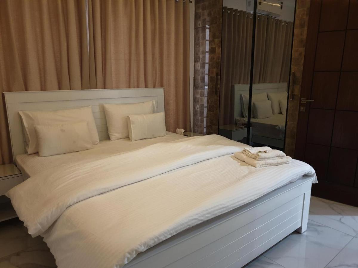 B&B Mumtaz City Ісламабад Екстер'єр фото